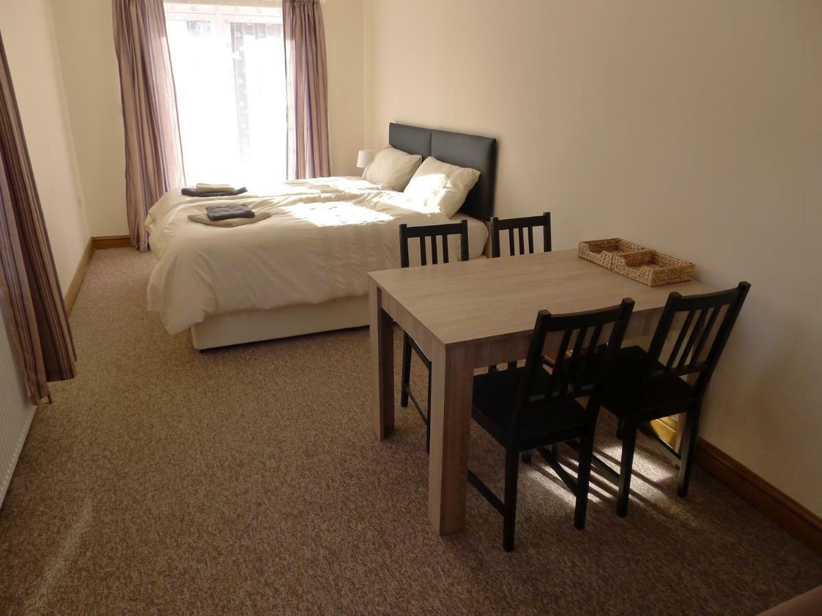 Wembley Homestay ลอนดอน ภายนอก รูปภาพ