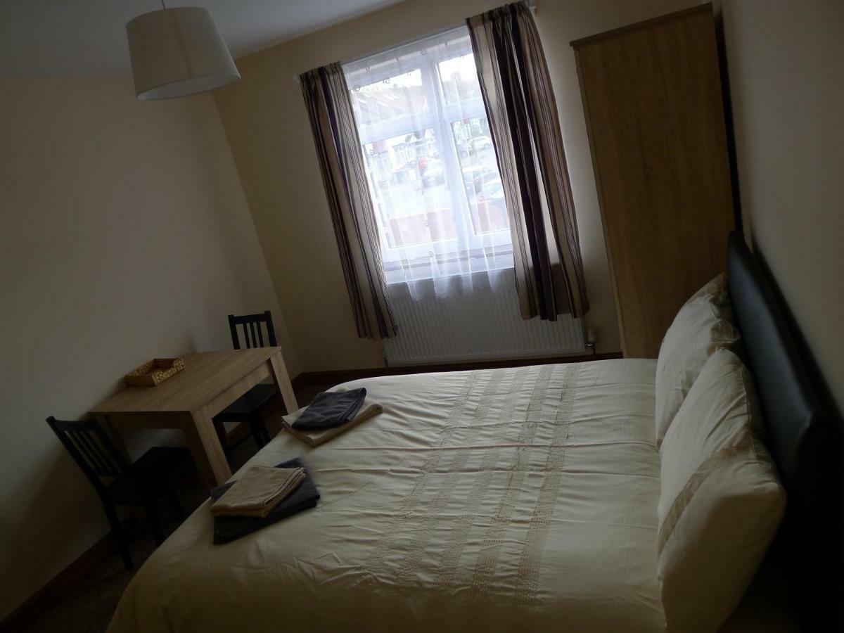 Wembley Homestay ลอนดอน ภายนอก รูปภาพ