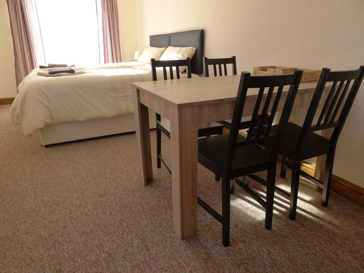 Wembley Homestay ลอนดอน ภายนอก รูปภาพ